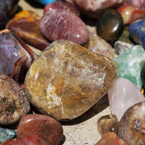 Pietre Naturali: Significato e Consigli per Trovare la Tua
